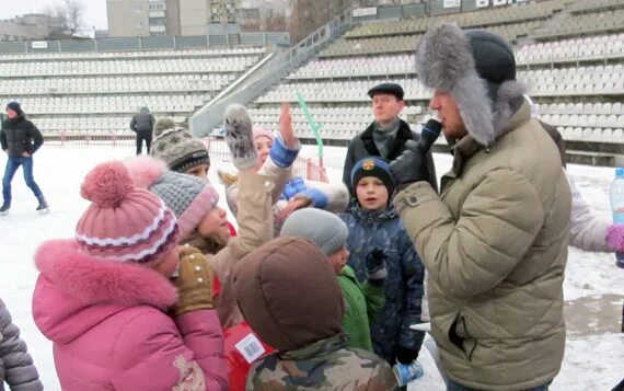 Каток электросталь металлург. Стадион Металлург Липецк праздник.