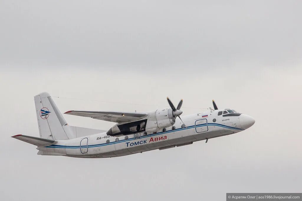 Томск авиа. Авиакомпания томскавиа. Самолет томск. Авиа томск. L-410uvp-e20 крыло.