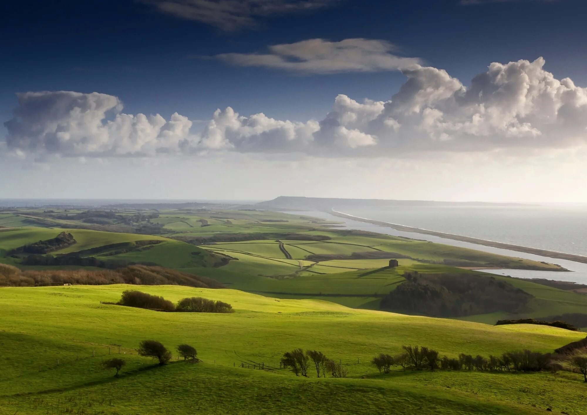 Over view. Rolling Hills. Дорсетский Курсус. Виндовс интересно Дорсет Англия поле цветов. West Moors Dorset.