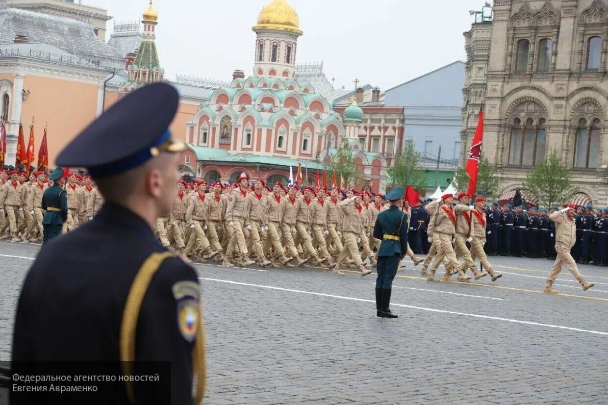 Парад на красной площади 9 мая. Кремль парад. Парад Победы на красной площади в Москве. Парад на красной площади 2018. Парад перенес