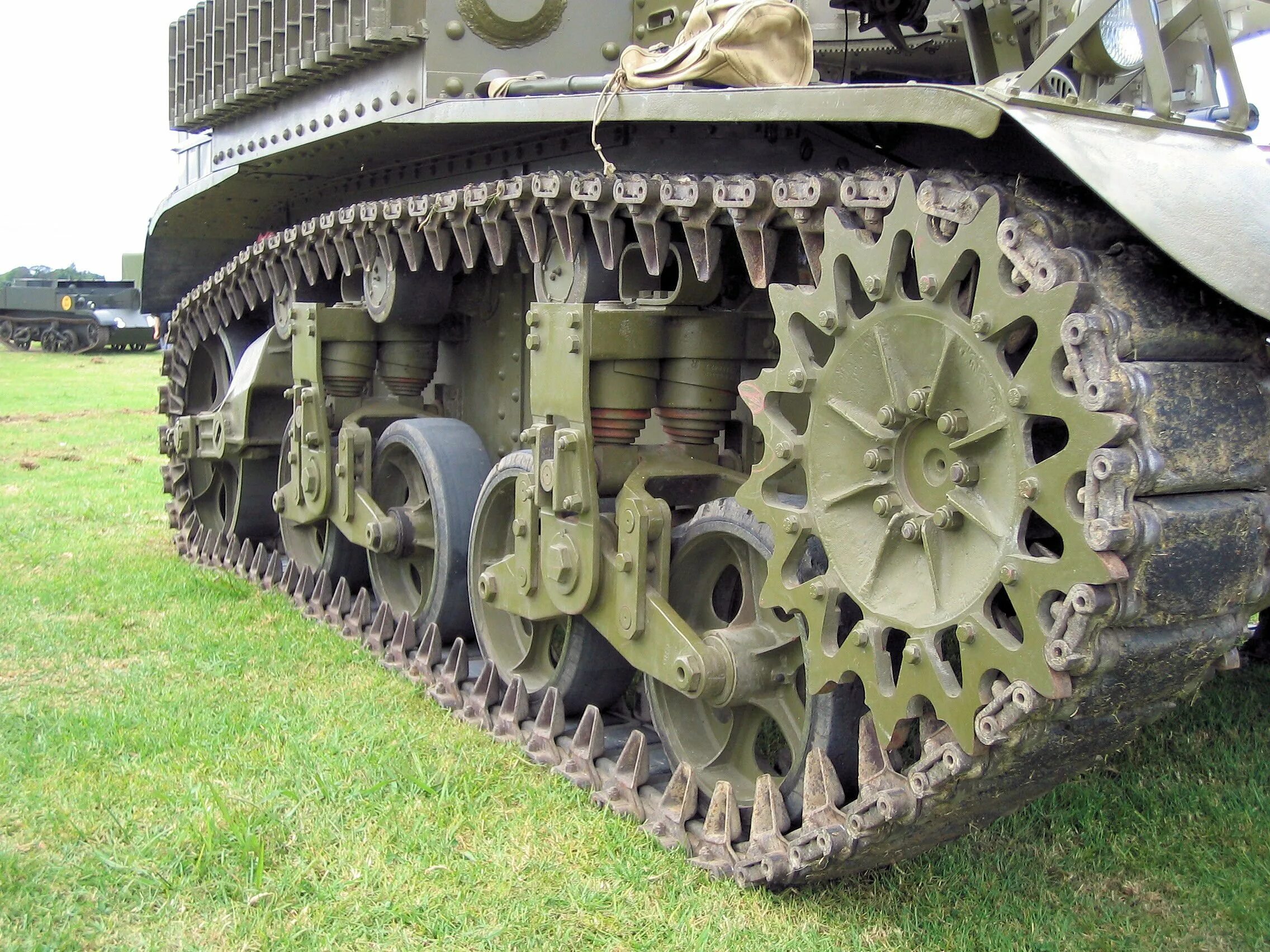 Танковая гусеница. М3 Стюарт танк катки. Трак от танка т-26. Гусеницы танков Шерман. Гусеница танка м3 Стюарт.