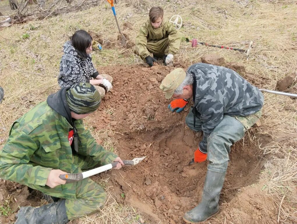 Поисковый отряд в школе. Поисковая экспедиция вахта памяти. поисковый отряд высота десногорск. поисковый отряд ярцево смоленской. ств стрежевой поисковый отряд память 2025.