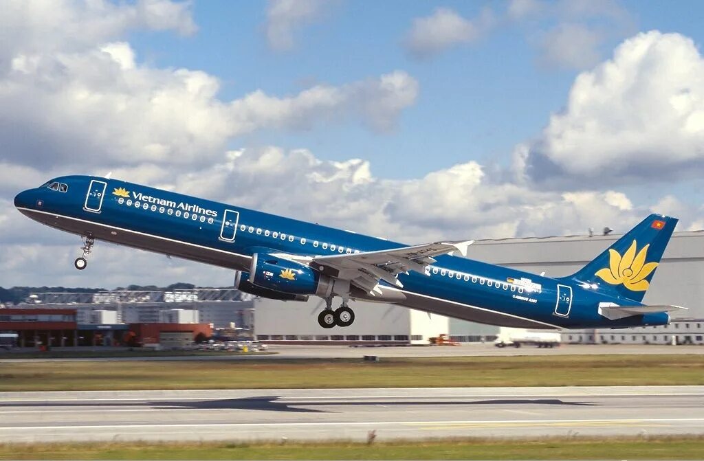Майя бэй пхи пхи. Самолет вьетнамских авиалиний. Vietnam airlines a320neo. Vietnam airlines airbus neo. May bay.