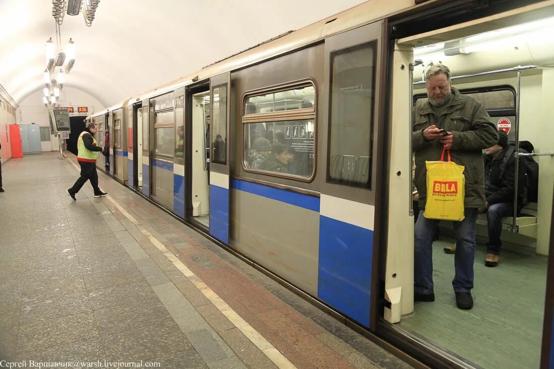 Метро сер. Русич вагон метро Арбатско Покровской линии. Русич на Серпуховско-Тимирязевской линии. Поезд Русич на Серпуховско Тимирязевской линии.