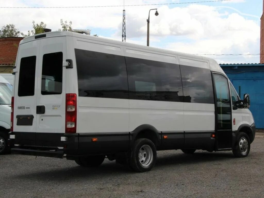 Ивеко Дейли 2011 года. Автобус Iveco Daily 2011. Ивеко автобус 18 мест.