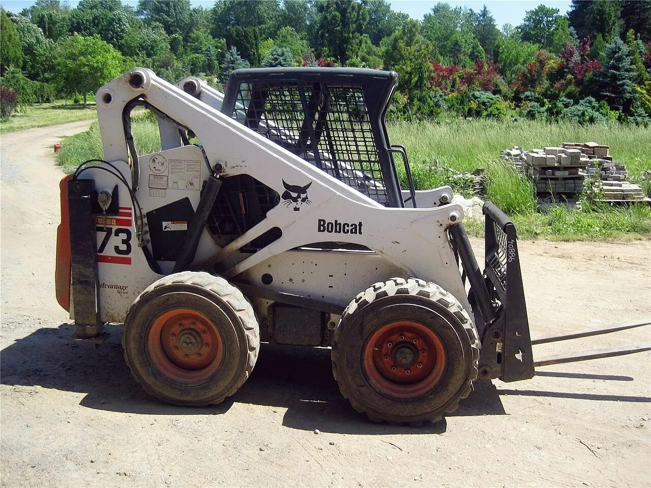 Bobcat новый. Мини-погрузчик Bobcat s70. Бобкэт 175. Бобкэт 873. Bobcat погрузчик 873.