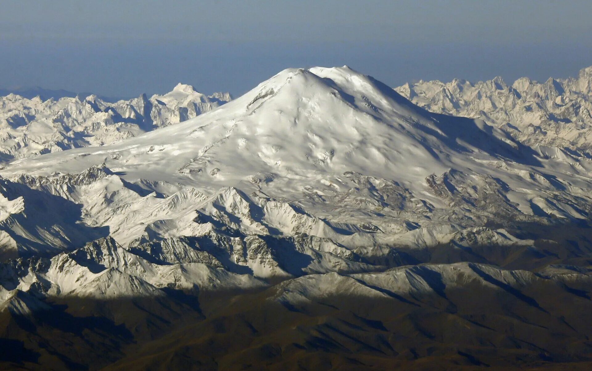 Ретранслятор горный алтай. Акташ акташский ретранслятор. Гора высотой 3000 метров. Кыргызстан западный тянь шань. Горы 3000 метров.