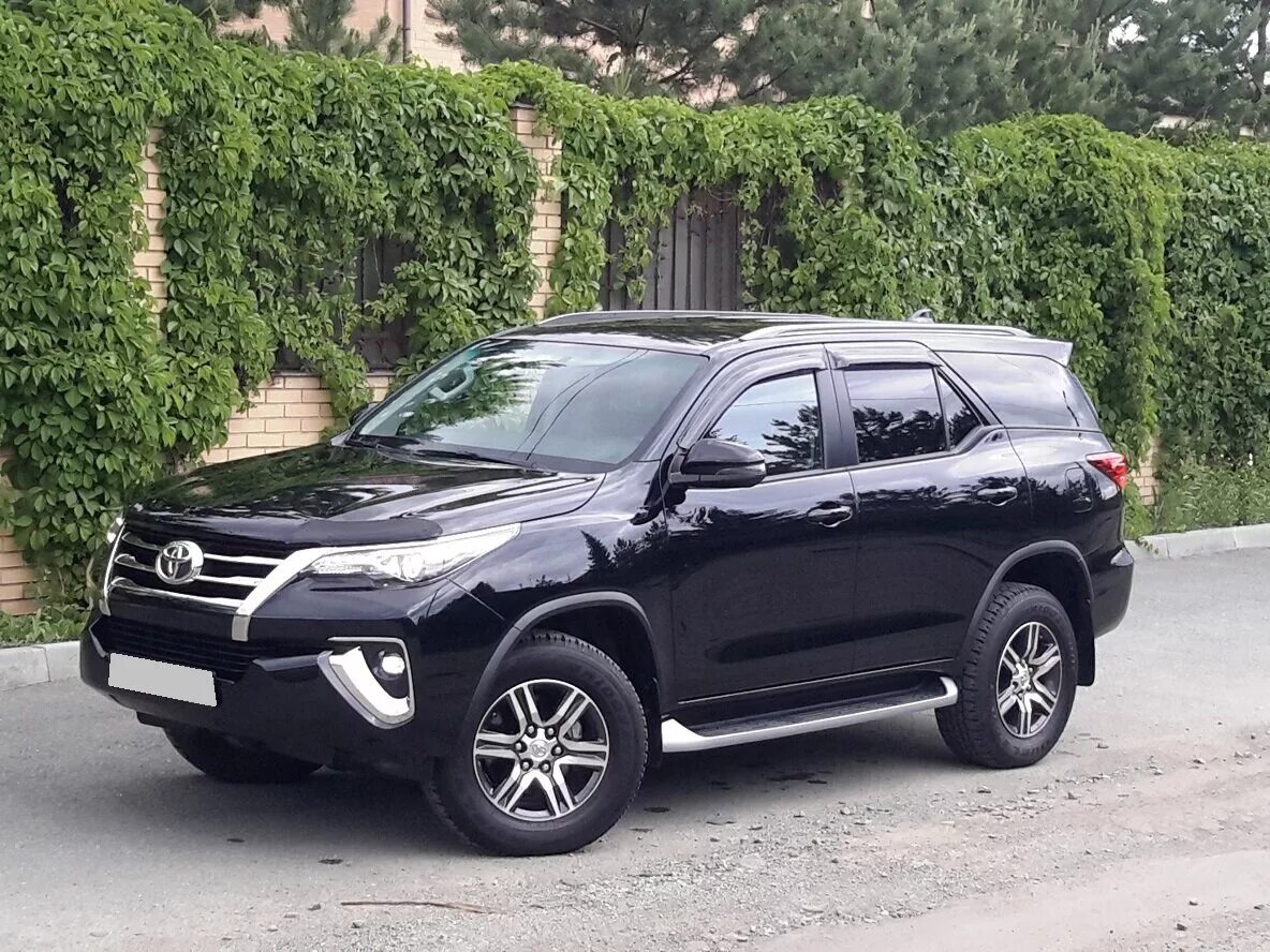 Купить новый фортунер. Toyota Fortuner 2017. Toyota Fortuner II, 2017. Тойота фортунер Тойота фортунер. Toyota Fortuner черный.