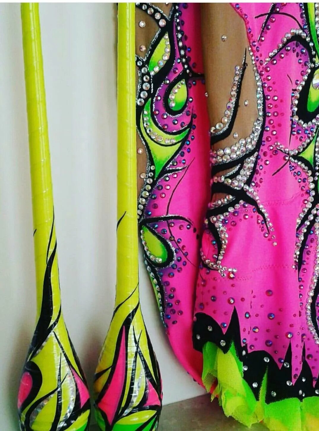 обмотка булав для художественной гимнастики. аэрография гимнастика. обмотка булав для художественной. аэрография булавы для художественной. булавы pastorelli аэрография.