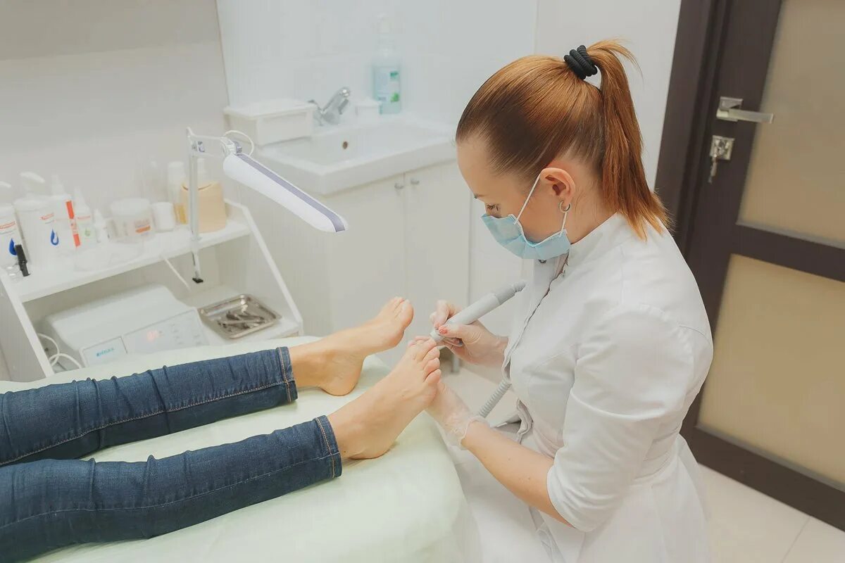 мастер педикюра подолог. подолог оборудование. центр подологии санкт-петербург энгельса. первый центр подологии санкт-петербург. специальность подолог.