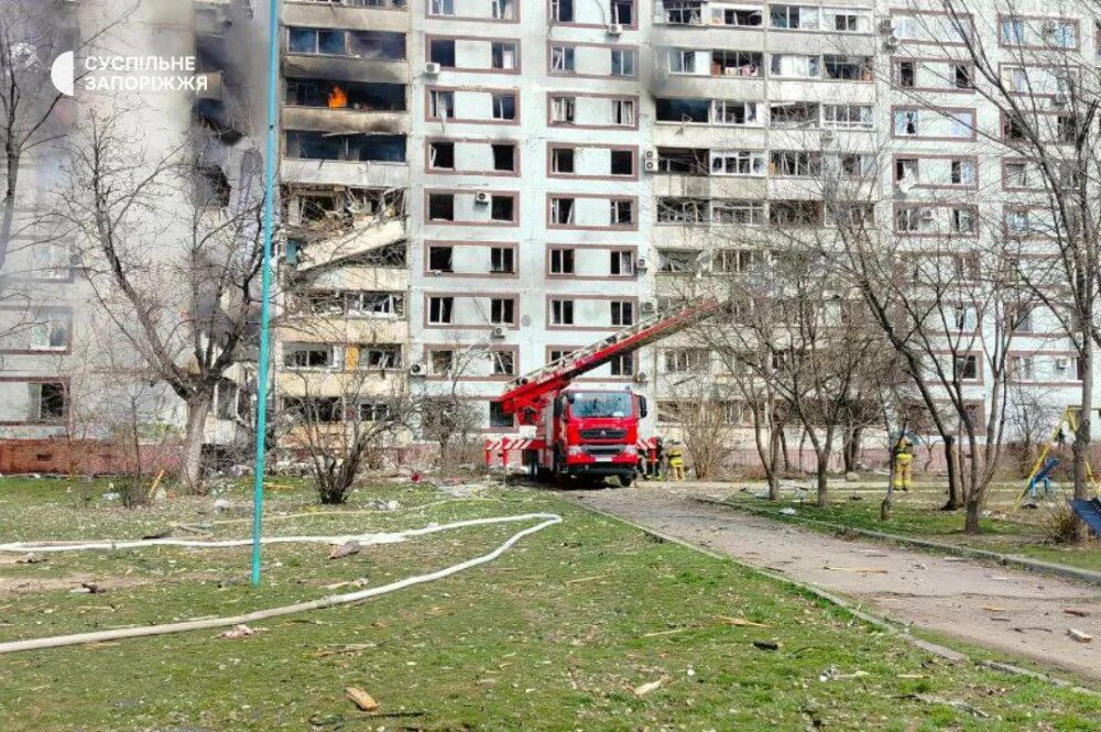 Попадание в жилой дом. Взрыв здания. многоэтажка. жилые дома. взрыв жилого дома в запорожье.