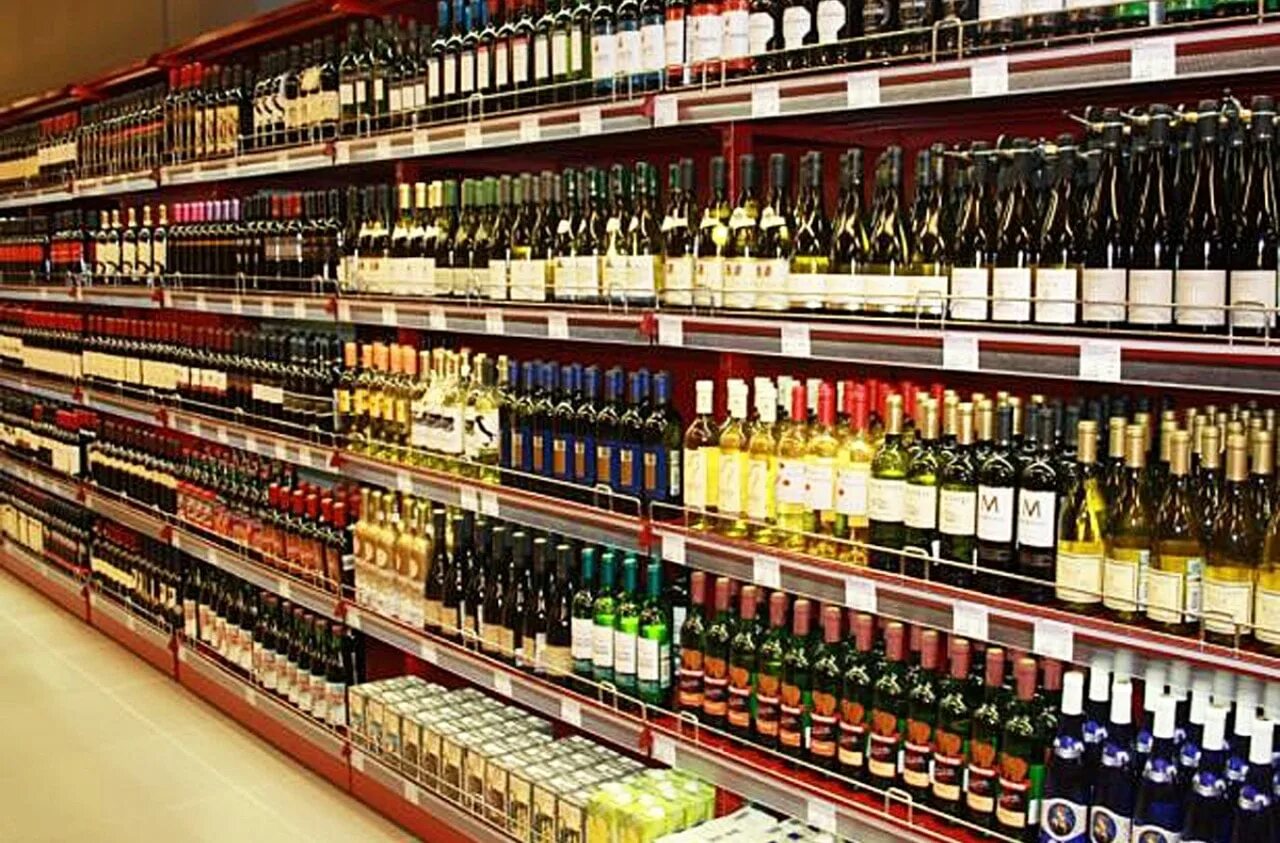 Алкогольный склад. Склад алкогольной продукции. Оптово розничный алкогольный. Оптово розничный алкогольный. Белорусский алкогольный магазин.
