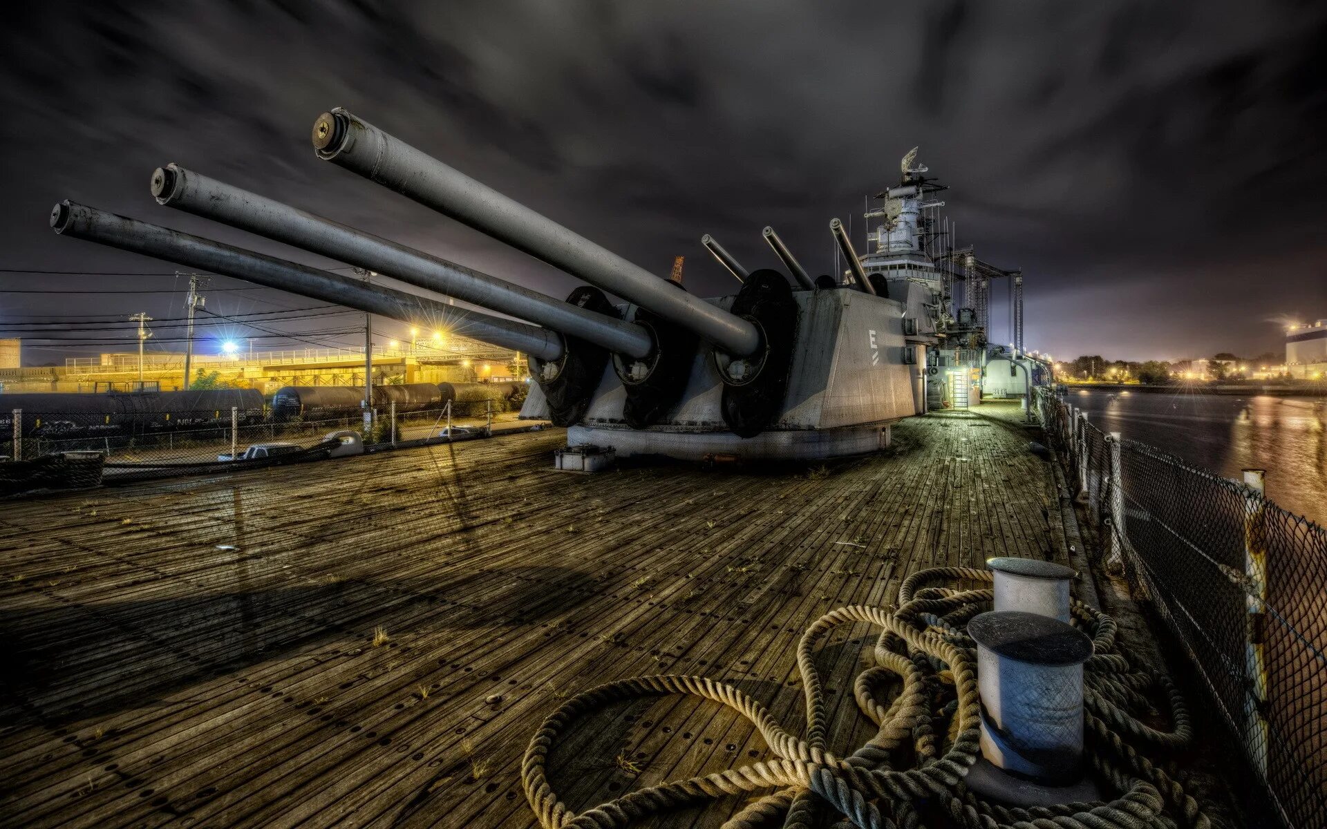 Палуба военного корабля. Военный корабль с пушками. Пушка на корабле. Пушки на военном корабле.
