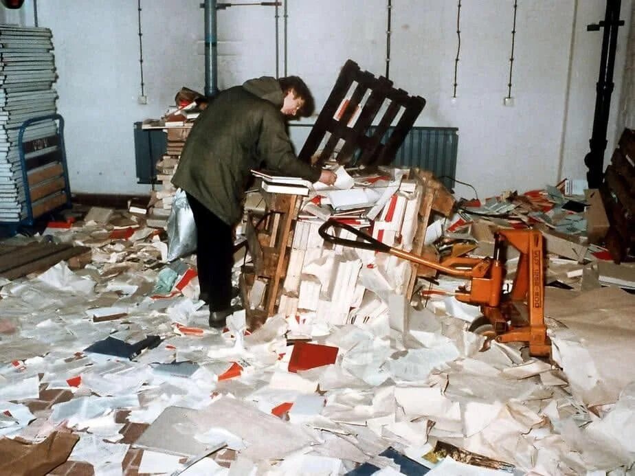 Сотрудник штази. Документ штази архивы. Досье штази. Stasi. Сотрудник штази.