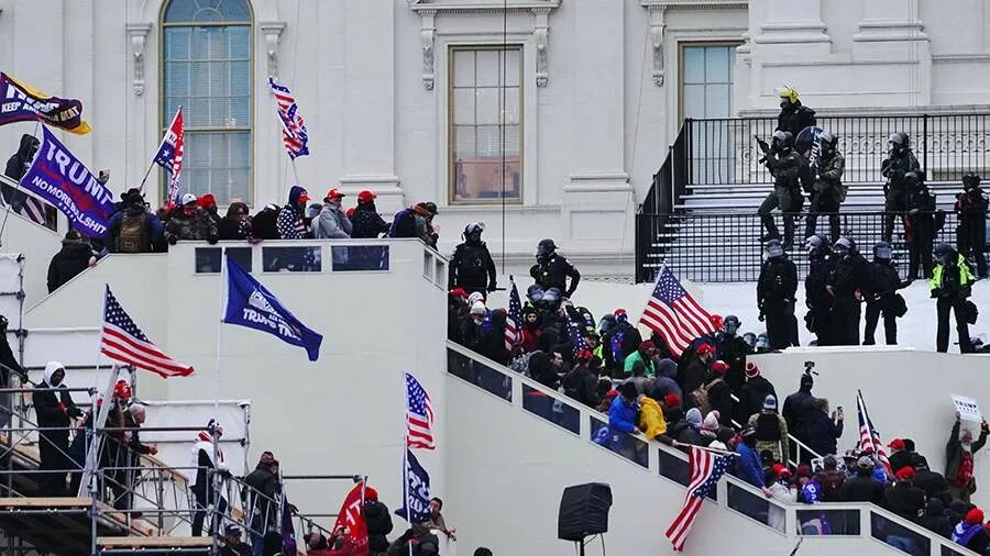 беспорядки в белом доме. штурм капитолия в вашингтоне 2021. гражданская война в сша 1860. выборы в америке 2020. захват капитолия сша 2021.