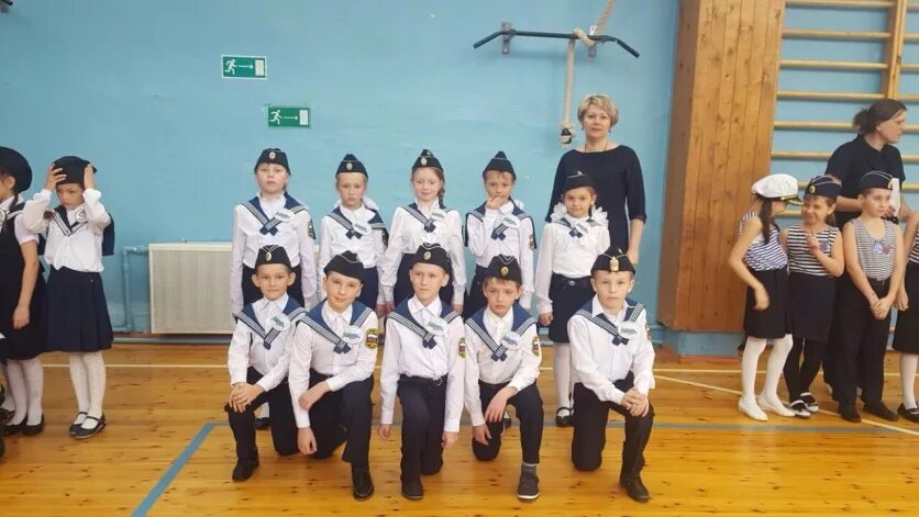 Песня утро школьное здравствуй. Здравствуй школа ноты для фортепиано. Утро школьное здравствуй. Презентация 1 сентября день знаний. Текст песни утро школьное здравствуй.