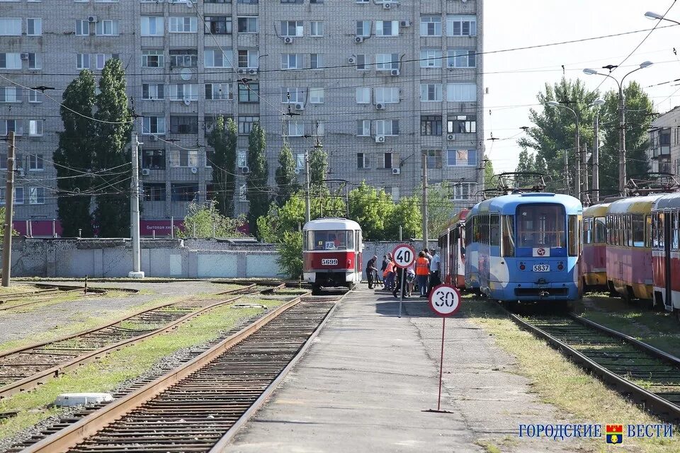 Найти фото зацеп за трамвай волгоград Юный зацепер добрался до остановки, держась за трамвай / Происшествия / Видео /