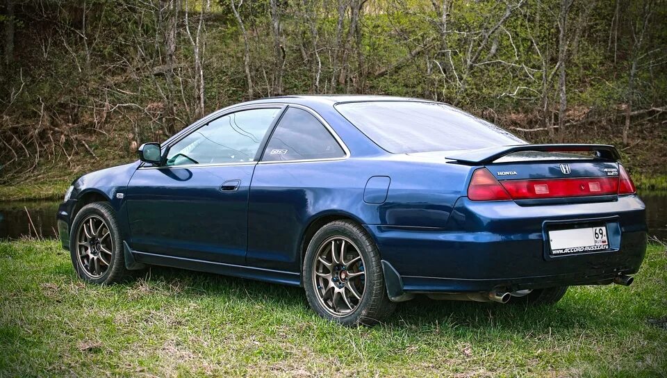 Honda accord 6 coupe 3. Хонда аккорд 6 купе. Honda accord vi купе. Хонда аккорд 6 купе. Honda accord coupe 6gen фиолетовый.