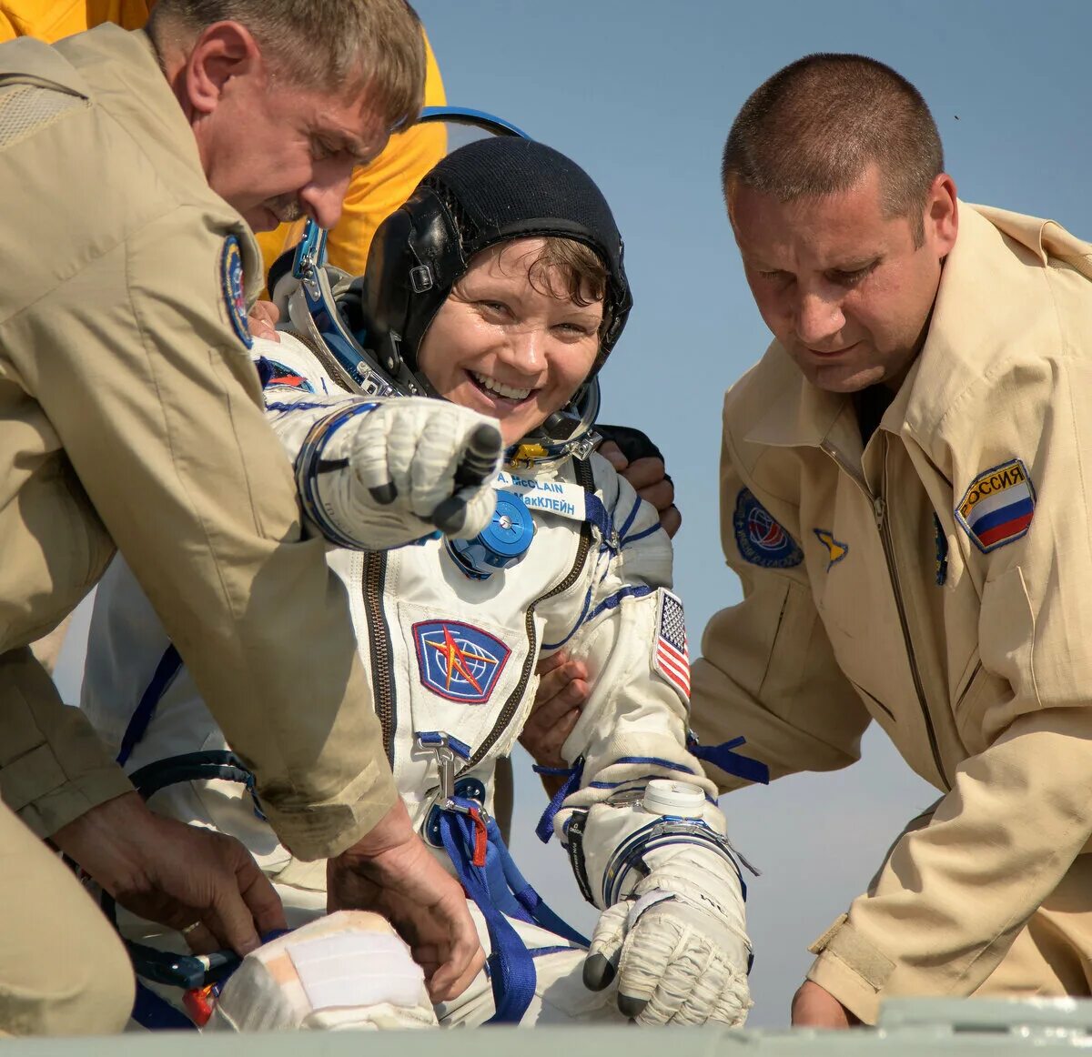 Какой год сейчас в космосе. Энн МАККЛЕЙН астронавт. Союз МС-11.