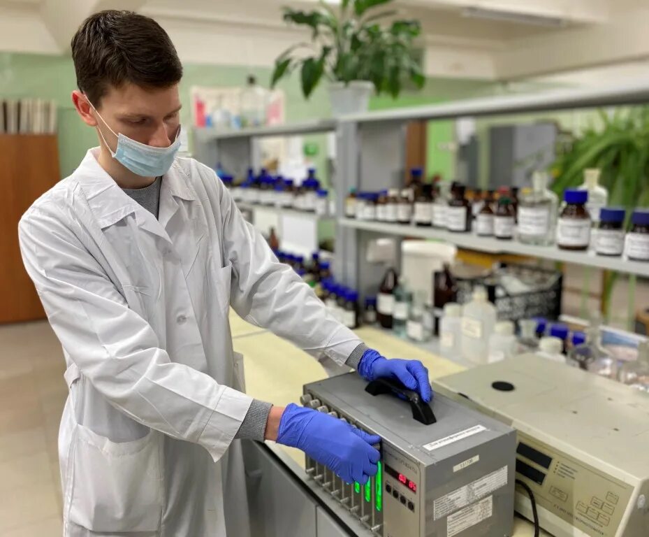 Проведение экспертизы. Лаборант по анализу газов и пыли. Татнефть лаборанты. Лаборант по анализу газов и пыли. Инженер лаборант.