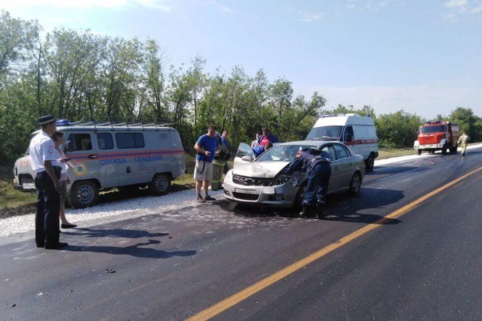 Авария на трассе саратов сегодня. ДТП на трассе Саратов Волгоград. ДТП на трассе Волгоград Саратов сегодня. ДТП на трассе Хвалынск.