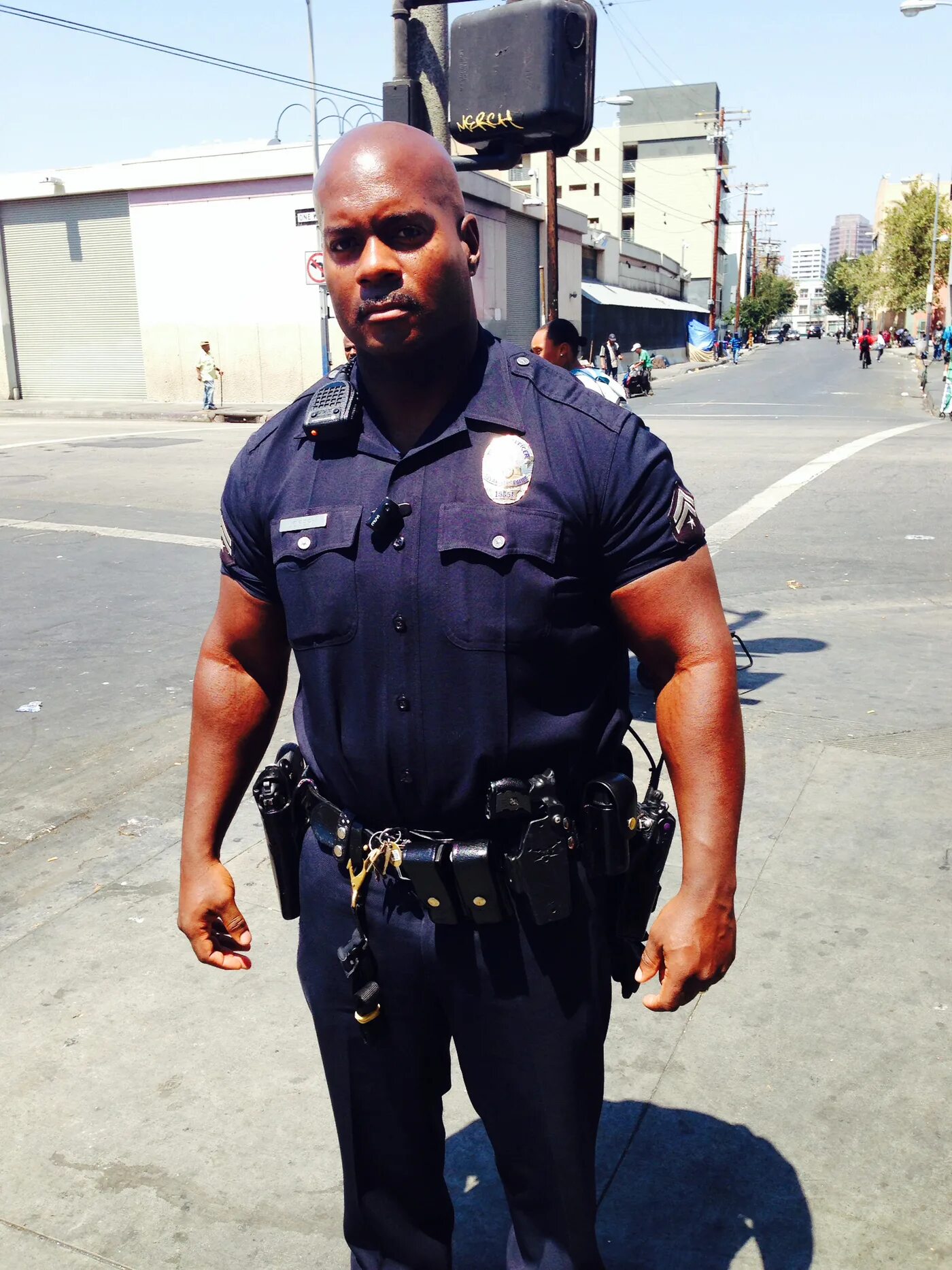 Ронни Колеман коп. Ronnie Coleman полицейский. Ронни Колеман в полицейской форме. Офицер LAPD патруль.