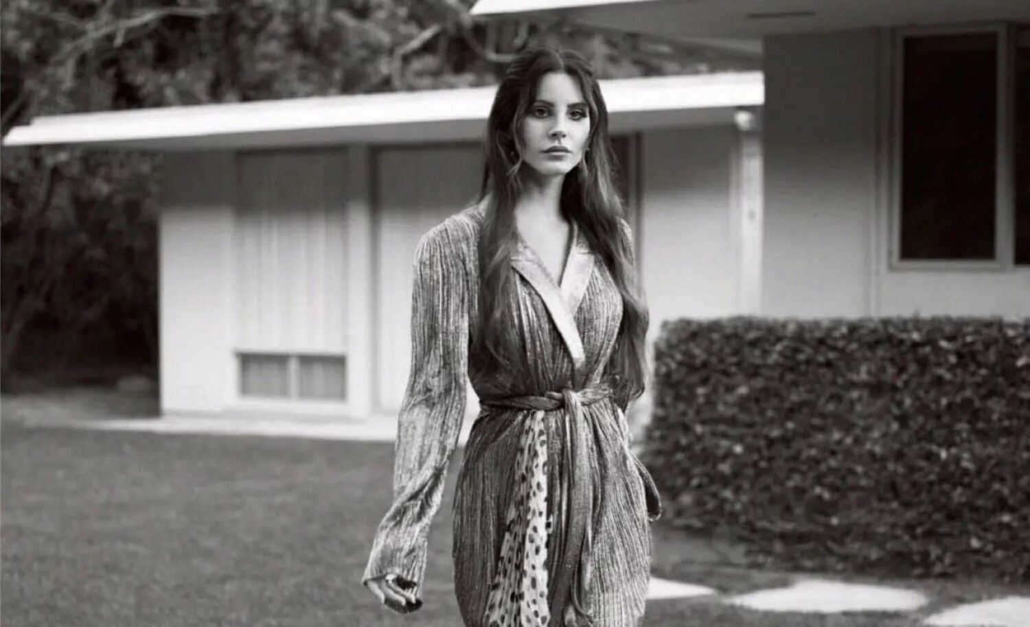 Lana del rey hope is a dangerous thing. Lana del rey hope is a dangerous thing. Lana del hope is. Lana del rey lust for life album. Blue banisters lana del альбом.