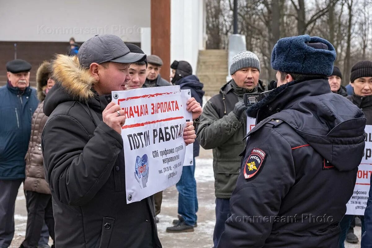 Митинг работников. Митинги сотрудники LG.