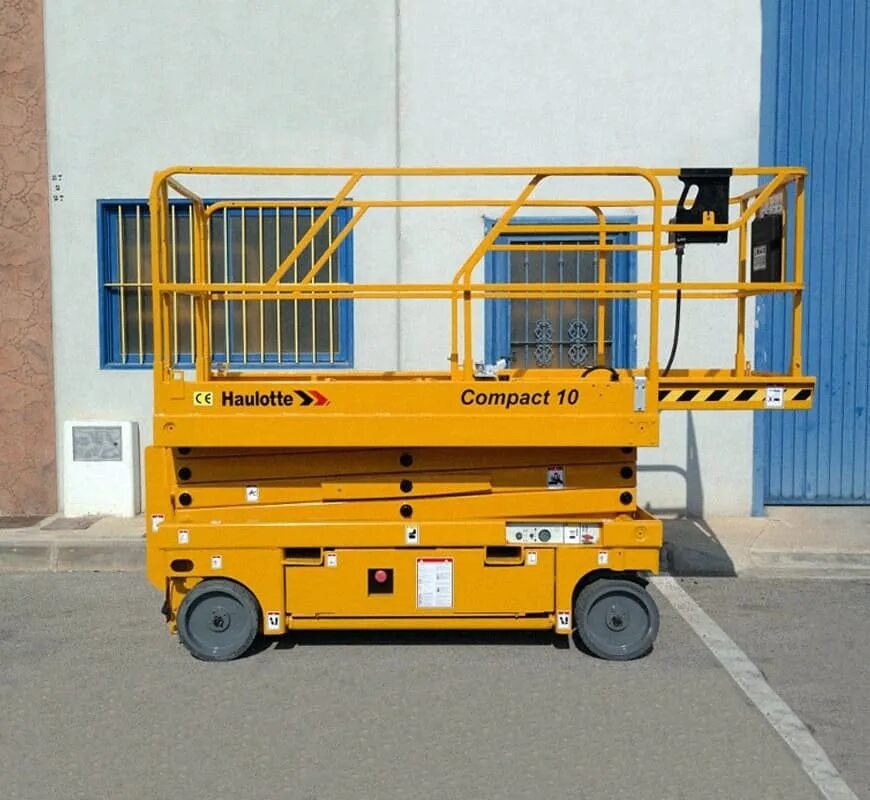 Пиканиска подъемник компакт 10. Ножничный подъемник compact 10. Подъемник compact. Самоходный ножничный подъемник хаулот компакт 10. Подъемник compact.