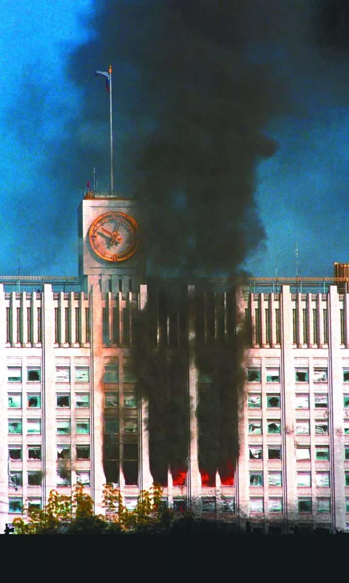 Белый дом 1993 год обстрел. Черный октябрь 1993 штурм останкино. Белый дом 1993. Дом правительства рф после обстрела. Белый дом после обстрела 1993.