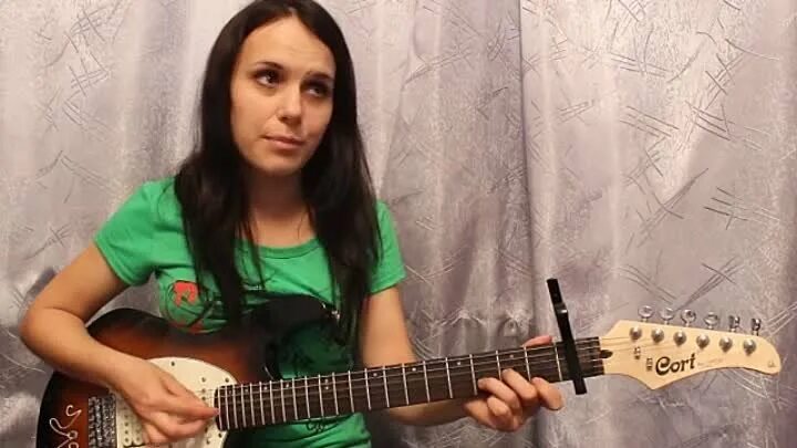 Армейские песни девушка. Девушка исполняющие армейские песни. Видео песня про маму под гитару сделать видео.