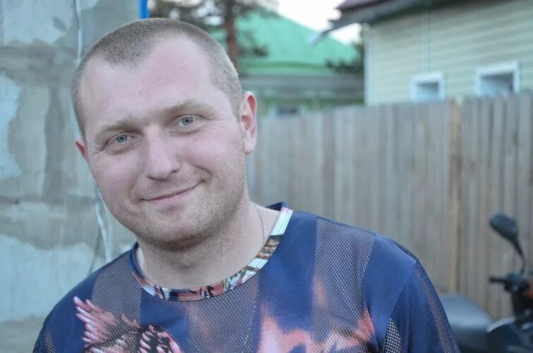 Пацаны с иркутска возле. Фото парней иркутск. Иркутск марков дмитрий сергеевич. Водолеев евгений иркутск. Знакомство парень ищет парня иркутск.