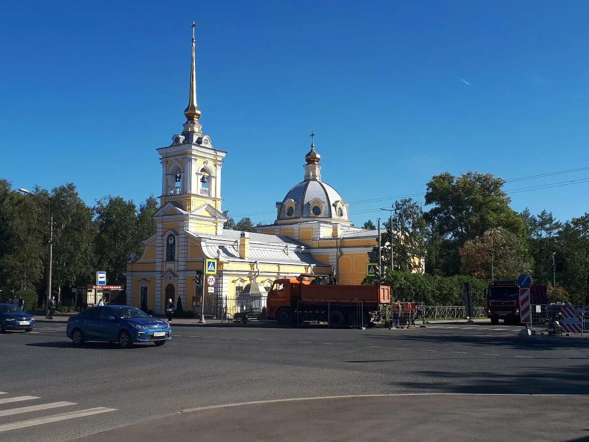 Красное зело. Храм Троицы красное село. Церковь Троицы Живоначальной в Красном селе. Красное село Ленинградская область. Красносельский Свято-Троицкий храм.