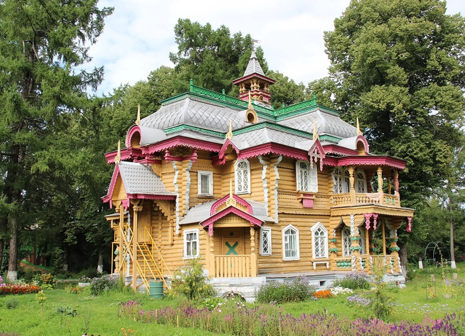 Купить квартиру в володарске нижегородской. Дача купца Бугрова в Володарске. Терем Бугрова Володарск. Дача купца Бугрова в Володарске Нижегородской области. Терем купца Бугрова в Володарске.