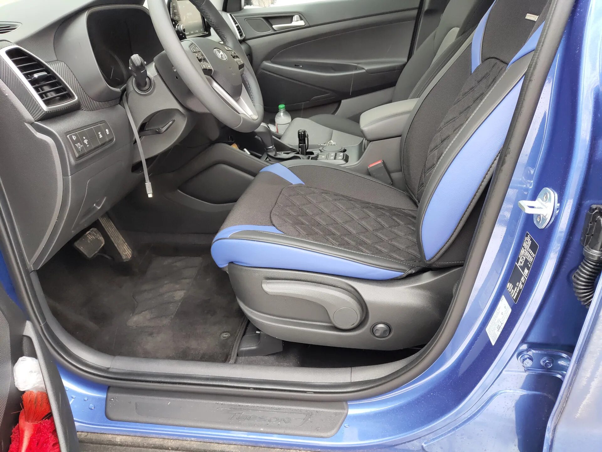 Накидки santa fe 4. Сиденья туссан. Сиденья от хендай туссан. Чехлы на хендай туксон 2024. Чехлы на сидения hyundai tucson nx4.