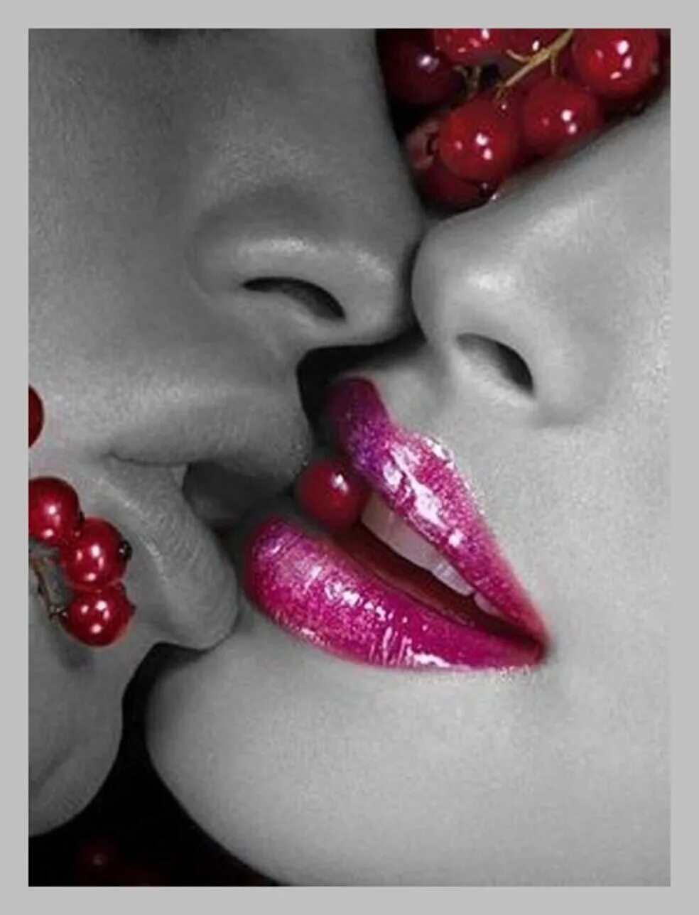 Поцелуй. Поцелуй в губы. Сладкие губы. Сочный поцелуй.