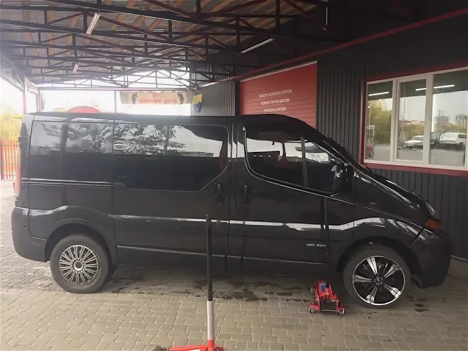 Колеса рено трафик. Opel vivaro nissan primastar renault trafic. Колеса рено трафик. Рено трафик на r18. Опель виваро тюн.