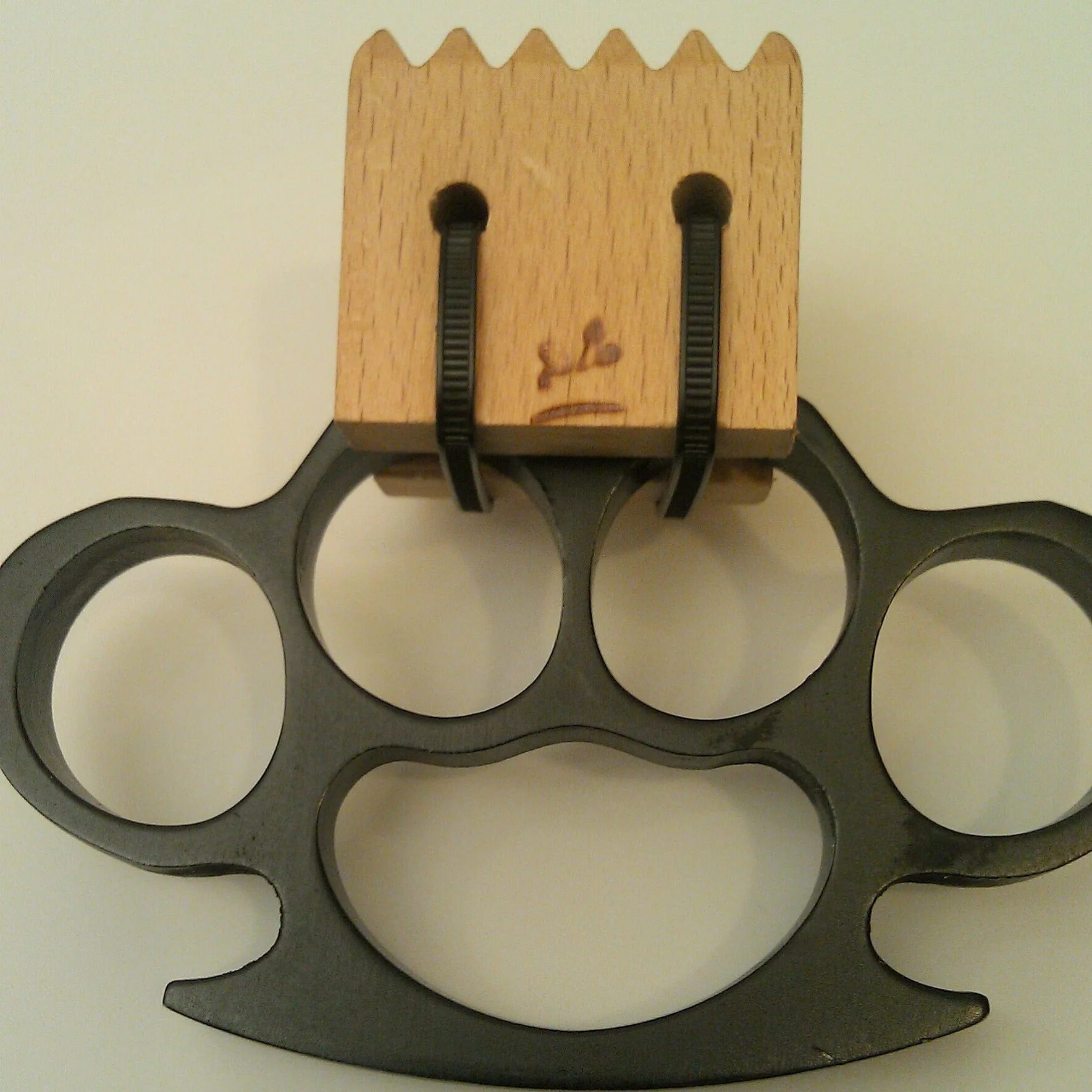 Knuckle duster