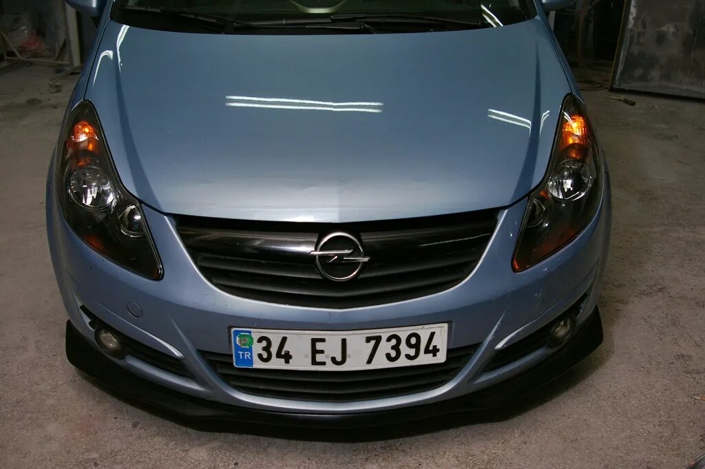 Фары opel corsa d. Корса д черные фары. Опель Корса д 2007 ходовые огни. Opel Corsa d фара. Фара Опель Корса д 2007.