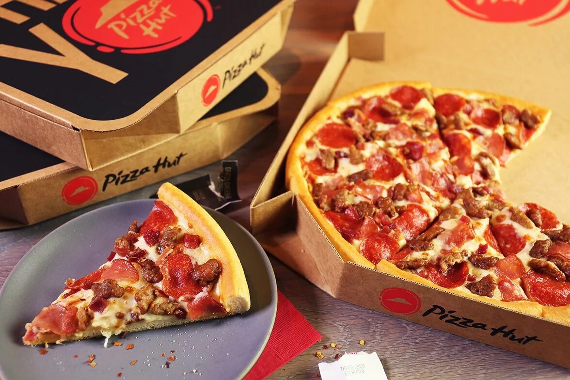 Пицца хат заказ. Pizza Hut Америка. Pizza Hut в США. Американская пицца. Дорогая пицца.