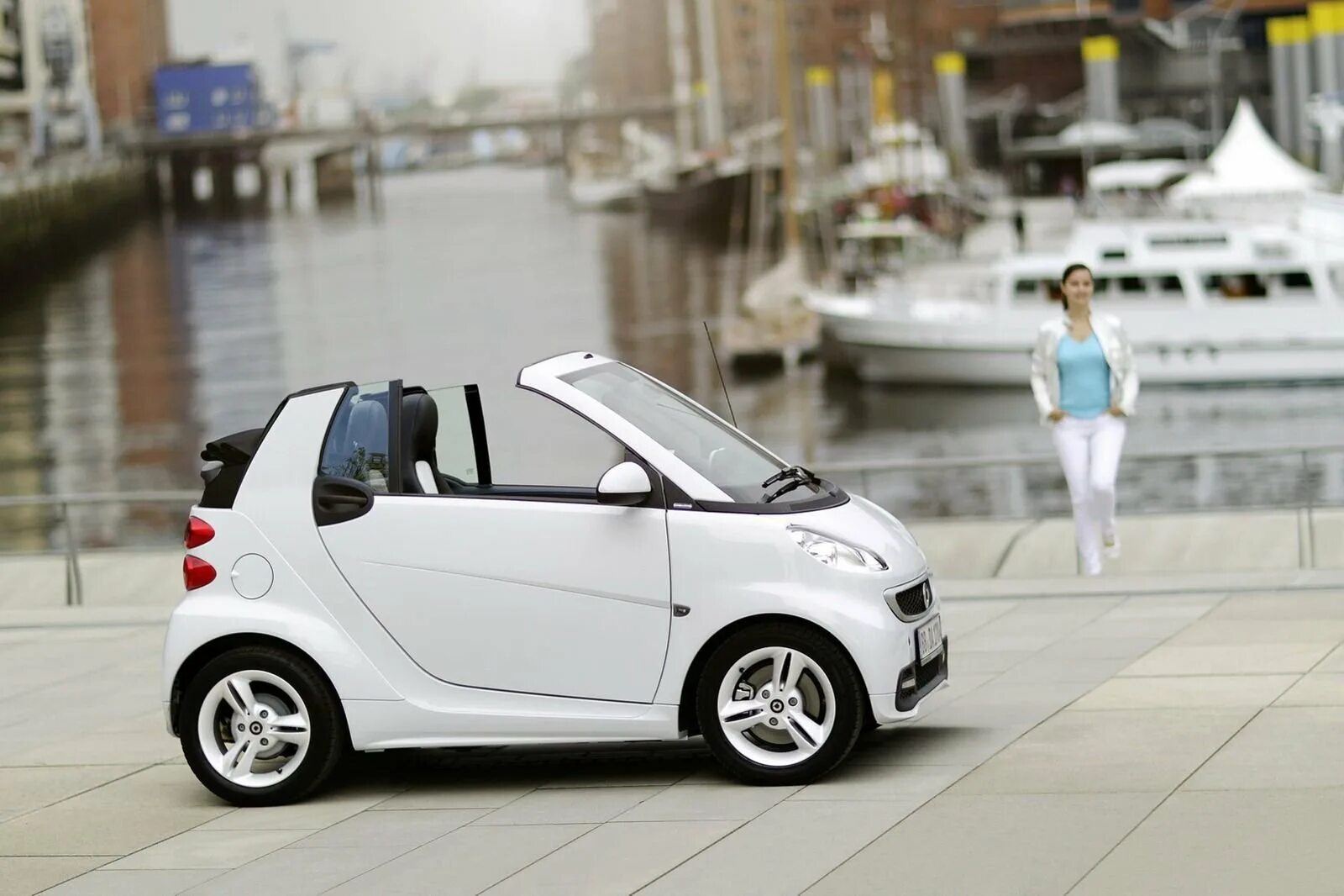 Смарт самое. Малолитражка мерседес смарт. mercedes smart fortwo. мини-кар smart fortwo 2. смарт fortwo cabrio белый.