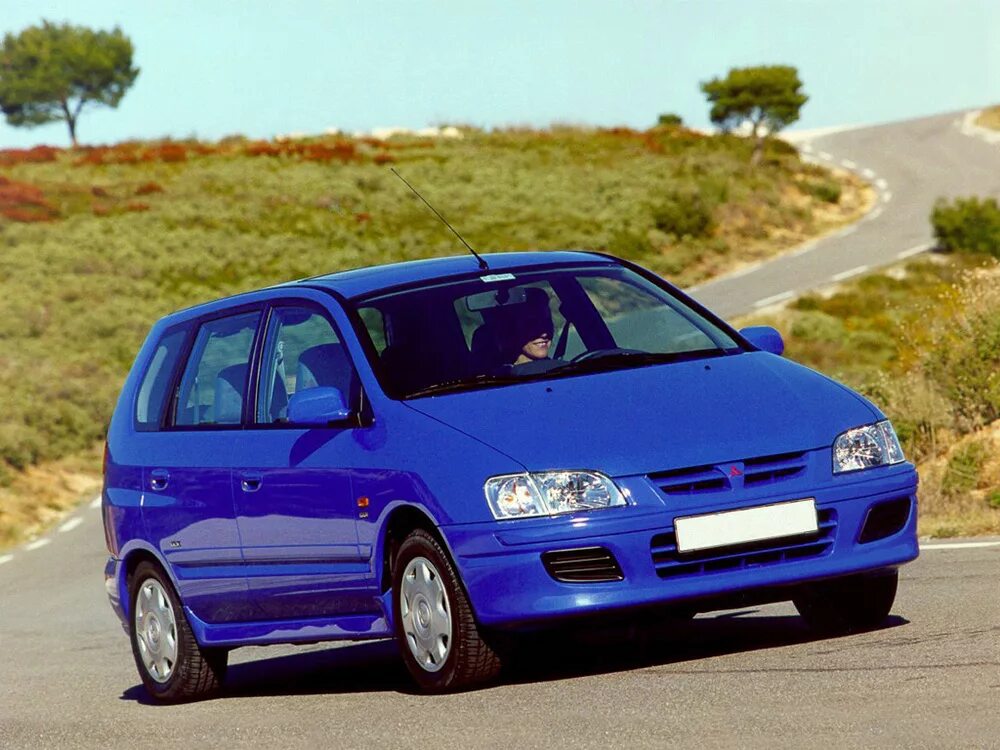 Mitsubishi space star 2002