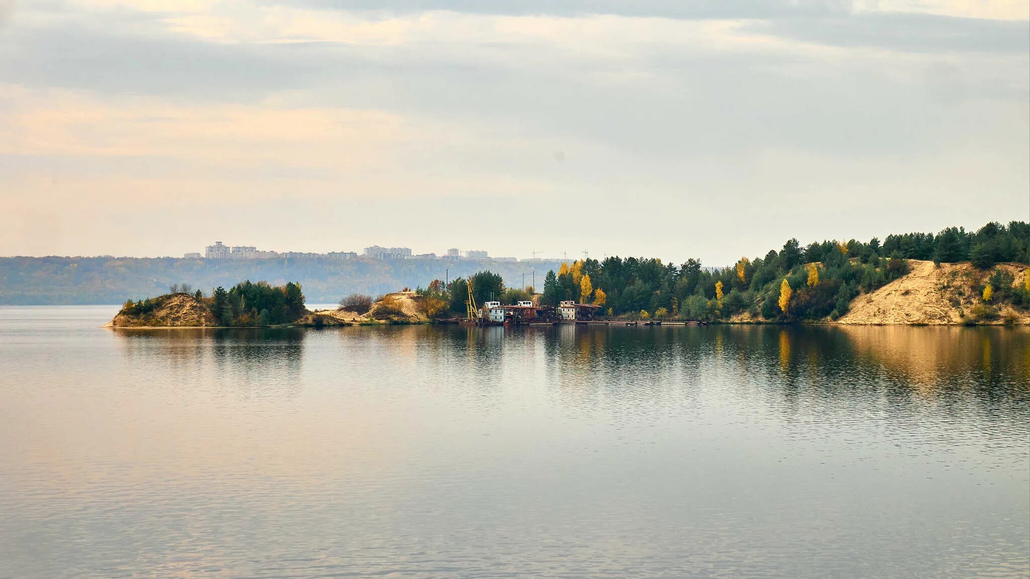 Берег волги чебоксары. Волга около чебоксар. Река волга в чувашии. Чебоксары берег волги. Чебоксары берег волги.