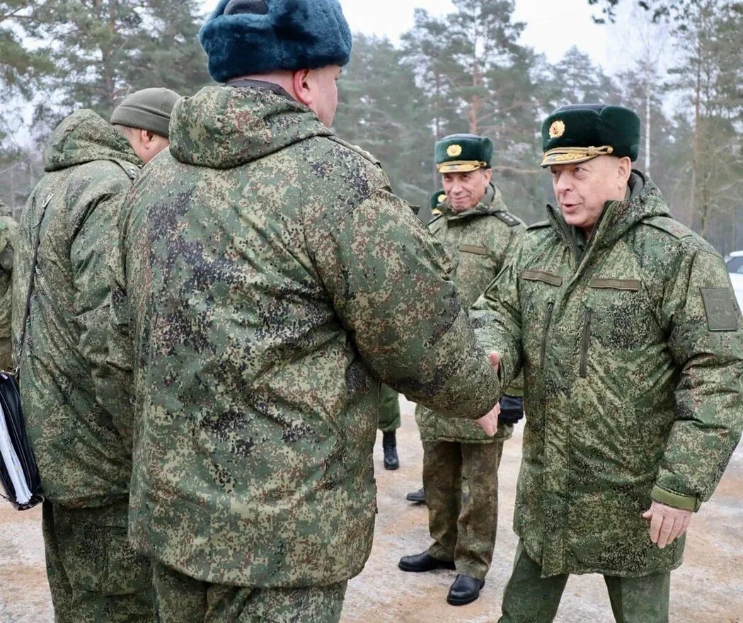 Приезд генерала. Белорусские военные. Российский солдат. Российские военные.