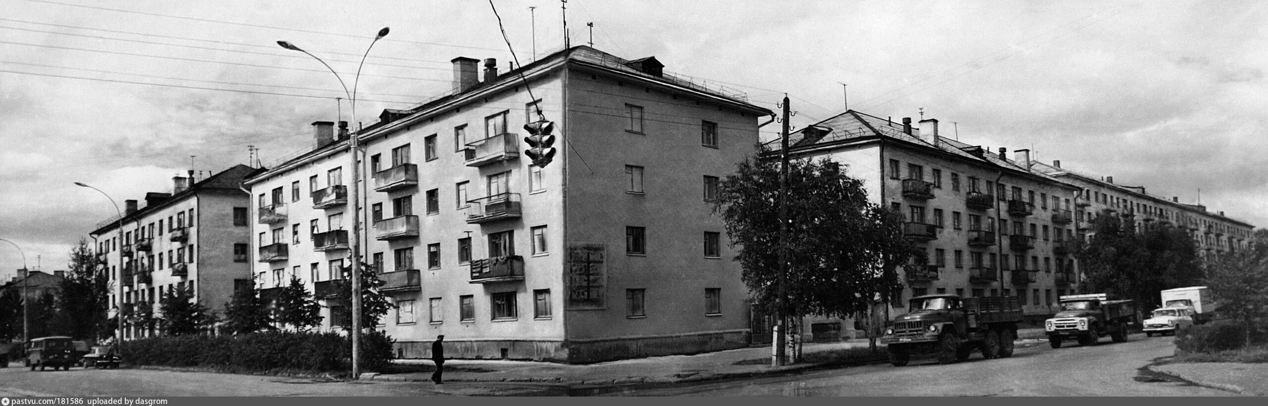 Улица менжинского пермь. Улица менжинского ярославль. тюмень улица герцена 80. старый рынок на ул. менжинского.