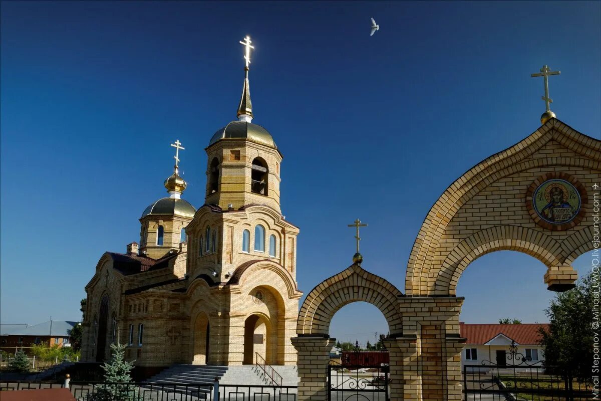 Оренбургской области в областном. Пос караванный Оренбургский район. Караванный Оренбург. Храм Караванном Оренбургской области. Поселок караванный Оренбургского района.