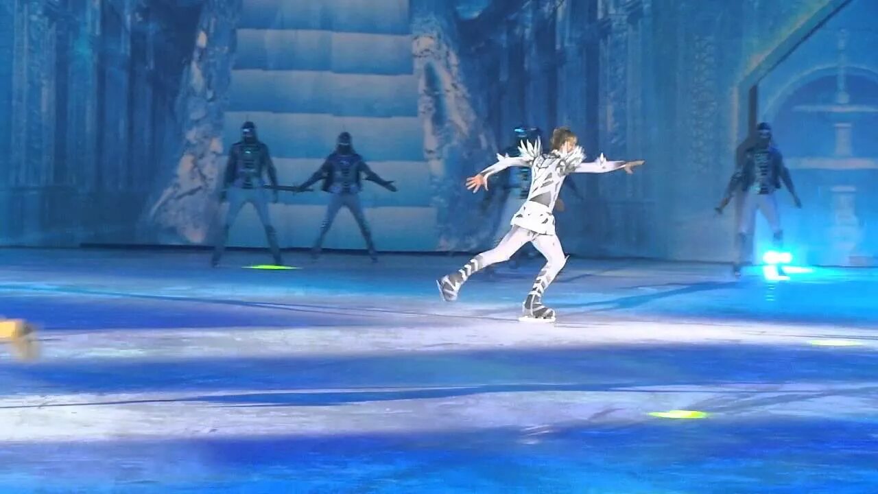 Доброград ледовое шоу 2020. Заика екатерина андреевна. Шоу слуцкой 12 месяцев участники. Слуцкая и киркоров. Алина загитова навка шоу.