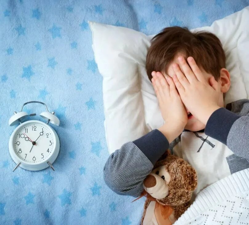 Пробуждение ребенка утром. Сон ребенка. Нарушение сна у детей. Про сон. Будильник для детей.