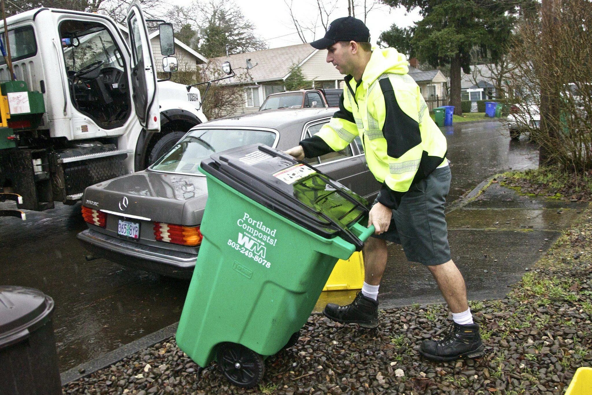 Don t pick up the trash. Garbage man. Pick up Garbage. Garbage фотографии. Man Garbage Kibri.