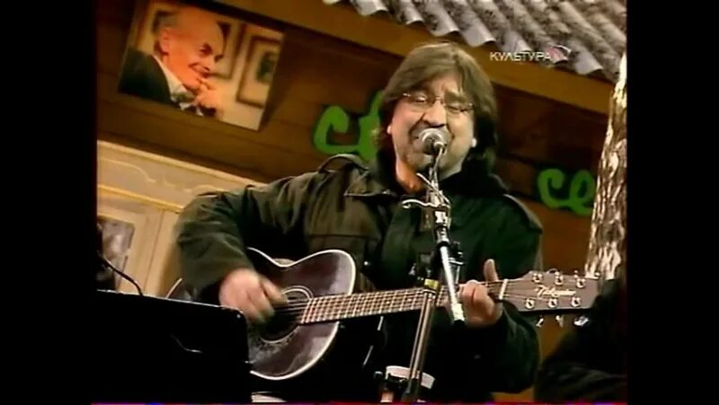 Юрий шевчук осень. Ддт осень дождь. Осень мертвые дожди смысл песни. Шевчук дождь. Ддт майский гром.